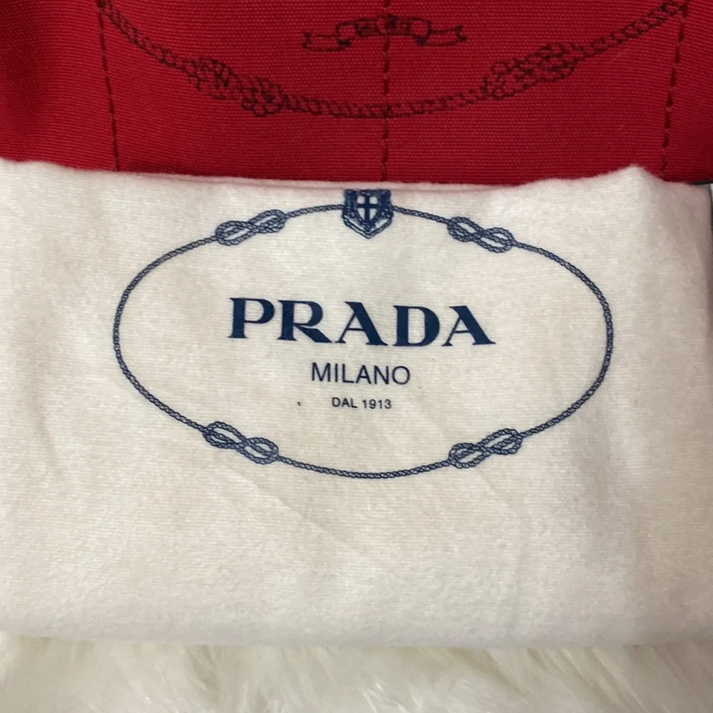 💯% Authentic PRADA CANAPA - Picture 4 of 17